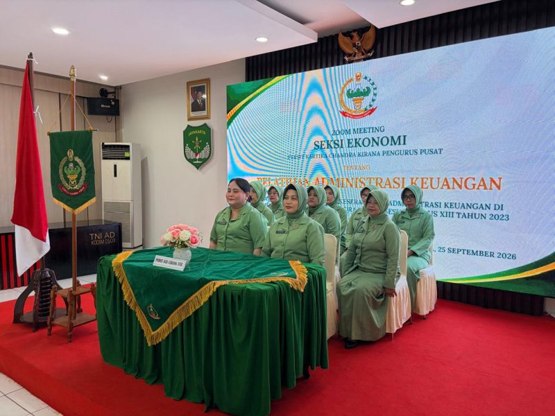 Ketua Seksi Ekonomi Ny. Yenny Manatap Rajagukguk dan Anggota Persit KCK Cabang XVII Kodim 0503/JB Ikuti Zoom Meeting Pelatihan Administrasi Keuangan