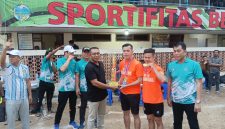 Danramil 01/Taman Sari Mayor Inf Manatap Rajagukguk Hadiri Penutupan Turnamen Sepak Bola Kalbar Cup Piala Bergilir Dandim 0503/Jakarta Barat