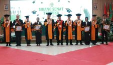 Dua Penghargaan Sekaligus, Brigjen TNI Mohamad Iswan Nusi Raih Predikat Lulusan Terbaik Magister FISIP Unjani