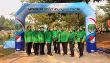 Ketua Persit KCK Ranting 2 Koramil 01/Taman Sari Beserta Pengurus dan Anggota Ikuti Olahraga Bersama Korem 052/Wkr di NICE PIK 2