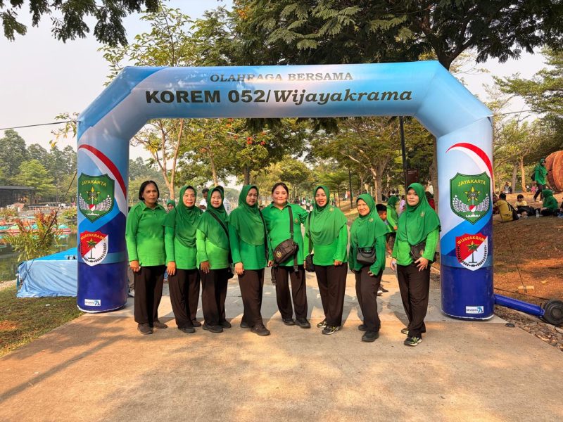 Ketua Persit KCK Ranting 2 Koramil 01/Taman Sari Beserta Pengurus dan Anggota Ikuti Olahraga Bersama Korem 052/Wkr di NICE PIK 2