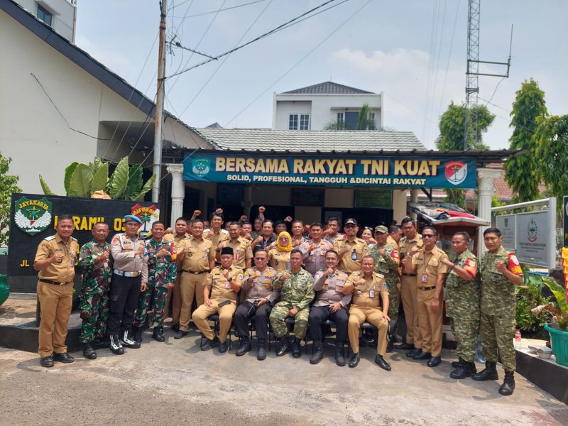 Kejutan HUT ke-81 TNI, Dua Kapolsek dan Dua Camat Serbu Danramil 03/GP Mayor Kav Tri Atmojo