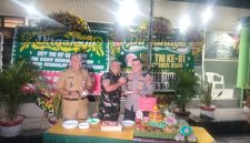 Berikan Surprise, Kapolsek dan Camat Kecamatan Taman Sari Kompak Rayakan HUT TNI ke-81 di Makoramil 01/TS Sebagai Wujud Sinergitas Tiga Pilar Makin Solid