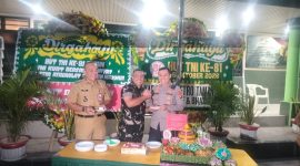 Berikan Surprise, Kapolsek dan Camat Kecamatan Taman Sari Kompak Rayakan HUT TNI ke-81 di Makoramil 01/TS Sebagai Wujud Sinergitas Tiga Pilar Makin Solid