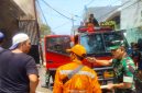Danramil 01/Taman Sari Mayor Inf Manatap Rajagukguk, S.E., M.H., M.M., dan personel Koramil 01/TS bergerak cepat membantu penanganan kebakaran rumah warga yang masih dalam proses pembangunan