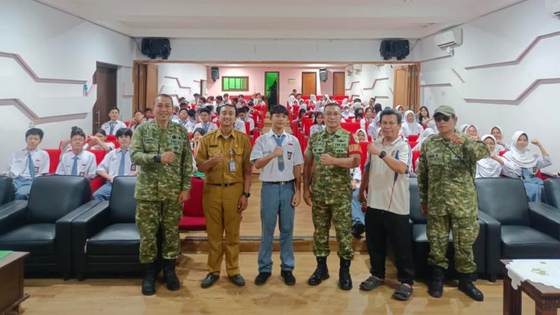 Army Go To School, Danramil 01/Taman Sari Mayor Inf Manatap Rajagukguk Berikan Edukasi dan Imbauan kepada Siswa SMAN 17 Jakarta