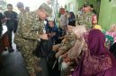 Peringati HUT ke-28 Korem 052/Wkr, Danramil 01/Taman Sari Mayor Inf Manatap Rajagukguk Gelar Baksos Jumat Berkah Bagikan 150 Paket Sembako